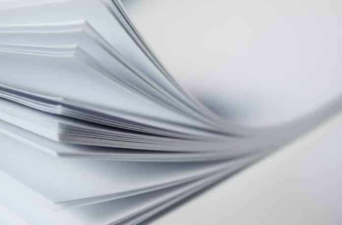 Feuilles de papier blanches