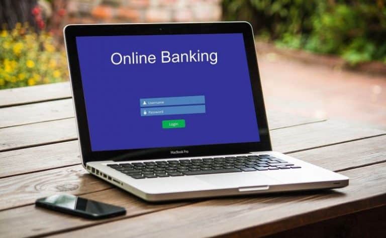Banques en ligne : quels avantages pour les professionnels ?