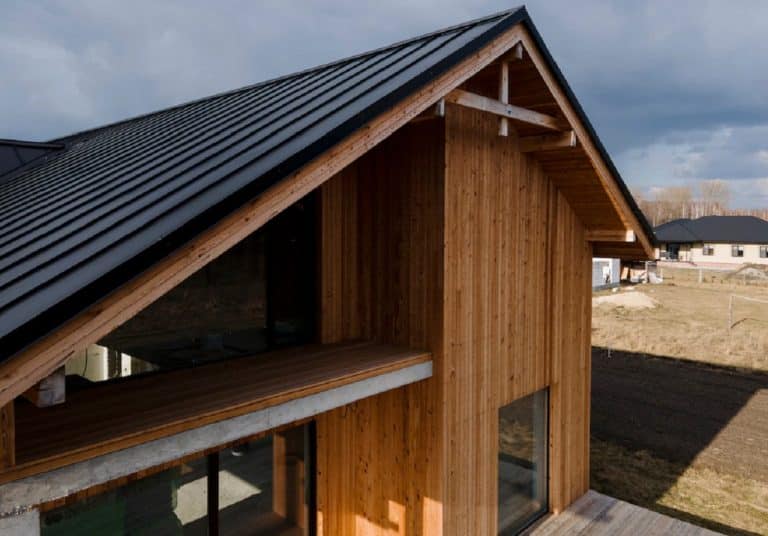 Rénovation extérieure et revêtement : quelle finition choisir pour une maison à ossature bois ?