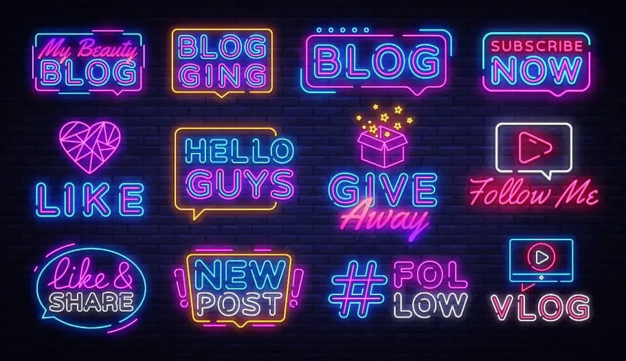 Un ensemble d'icônes de blogs et de médias sociaux au néon sur un mur de briques.