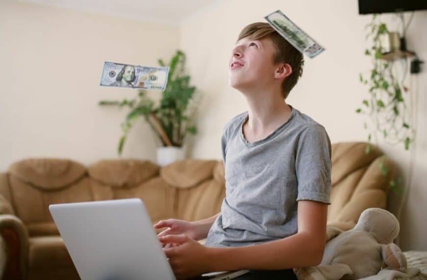 Cash bills pouring into the freelancer. Return of savings. Earnings of teenage