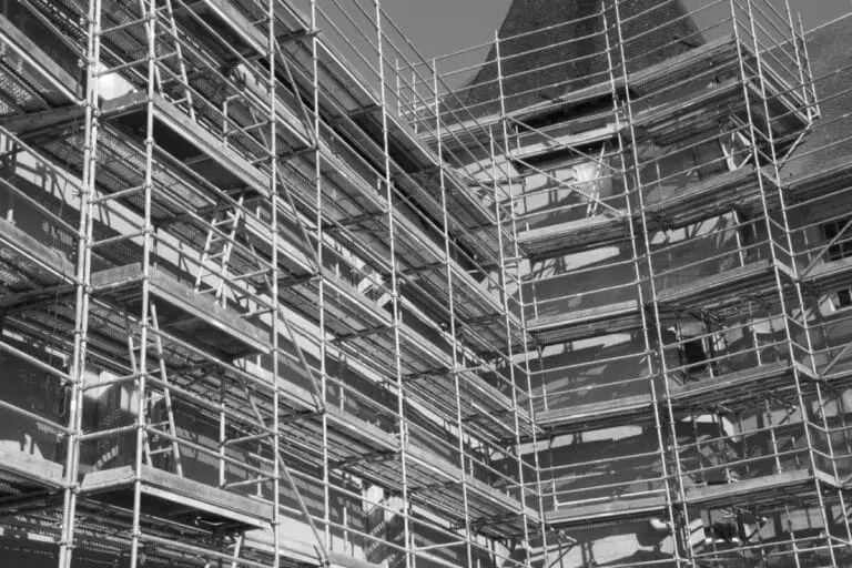 Sécuriser vos travaux en hauteur avec un échafaudage escalier en normandie