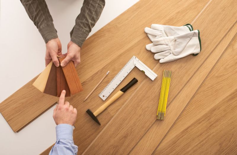 Comment foncer un parquet massif ?