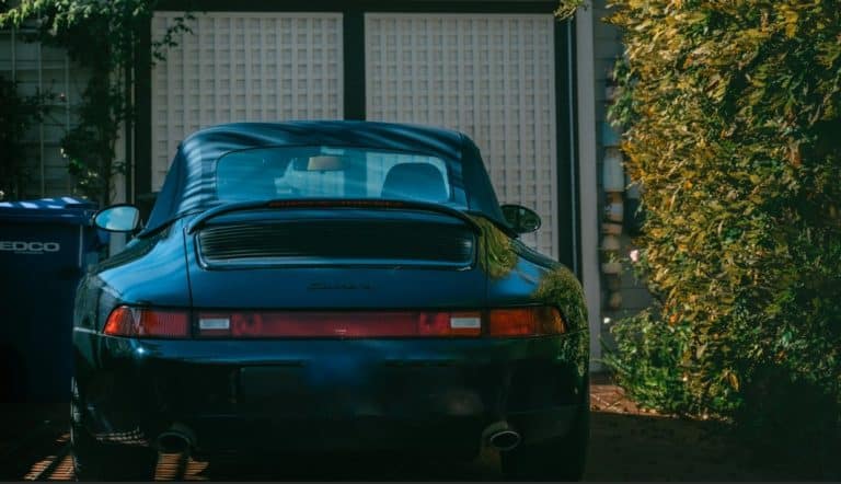 Abri de voiture : ce qu&rsquo;il faut savoir aujourd&rsquo;hui sur les carports