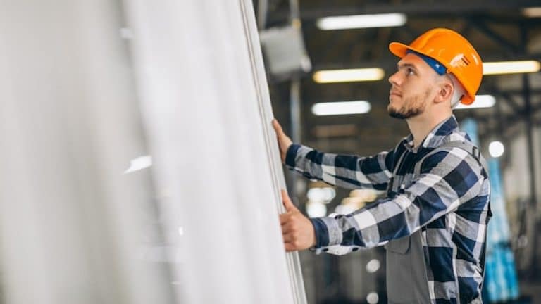 Menuisier à Angers : guide pour réussir ses travaux de menuiserie sur mesure